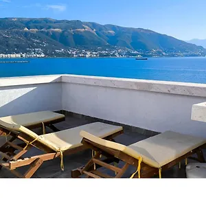 Apartment Adriatic Getaway & Penthouse, Vlore